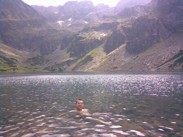 Tatry, kąpiel w stawie