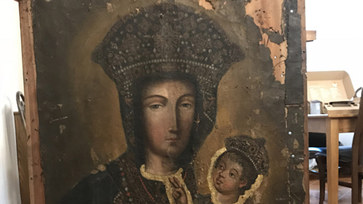 Otoczona kultem ikona Matki Bożej z kościoła Nawiedzenia Najświętszej Marii Panny w Suchej Beskidzkiej w rzeczywistości ma inny, starszy, wizerunek niż znany dotychczas. Odkryto, że dzieło jest ok. 300 lat starsze, niż sądzono.