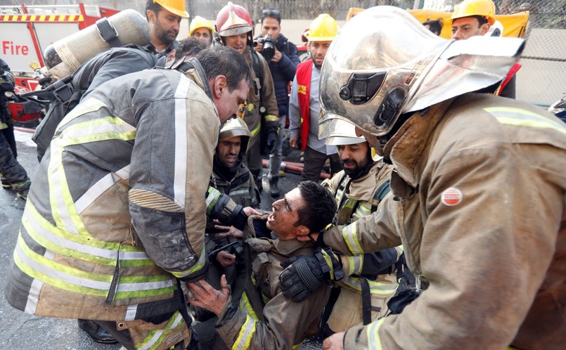 Rozpaczający strażacy