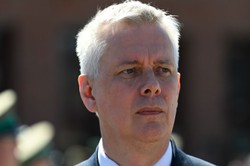 Siemoniak: Osoby, koczujące na granicy z Białorusią nadal próbują zastraszyć pograniczników. Służby zmieniają taktykę