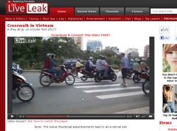 Pieszy na pasach, a kierowcy jadą dalej. Zobacz wideo!