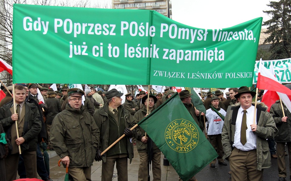 Protest leśników przed Sejmem, fot. PAP/Radek Pietruszka