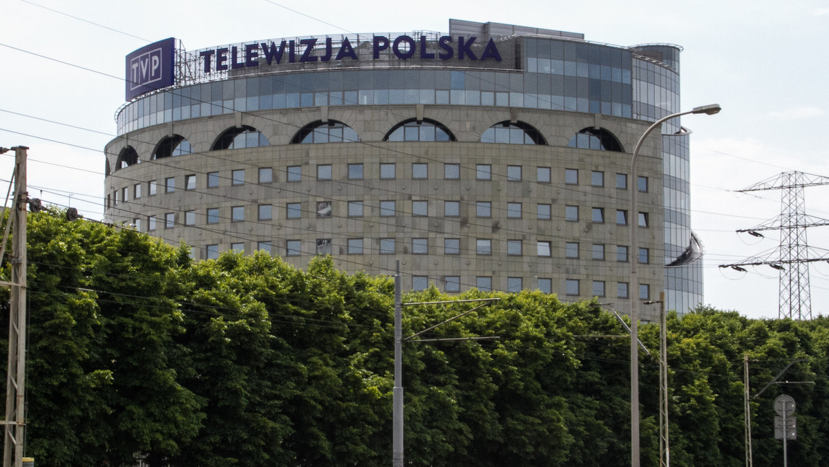 Nowym wydawcą bocznych wydań "Wiadomości" w TVP1 został Maciej Walaszczyk - dowiedział się serwis Wirtualnemedia.pl. Dziennikarz do tej pory związany był z gazetą "Nasz Dziennik".