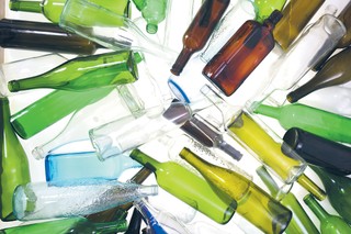 Konkurencja na równych zasadach – jak długo jednorazowe opakowania szklane będą wyjęte spod prawa?