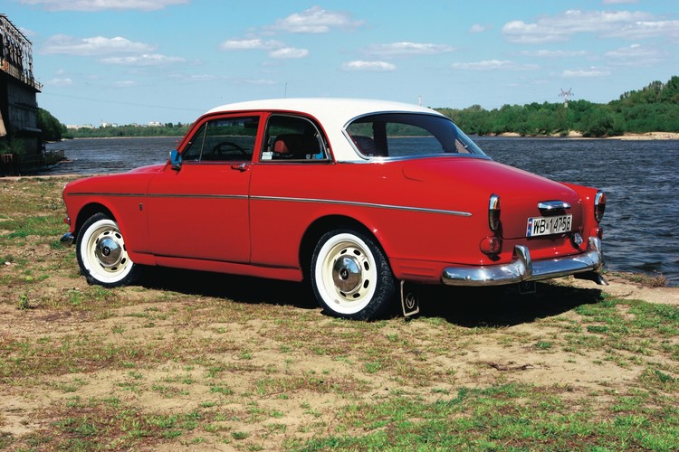 Auto po raz pierwszy zaprezentowano w 1953r.