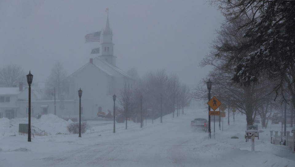 epa06417115 - USA WEATHER WINTER STORM (Winter storm hits New England)