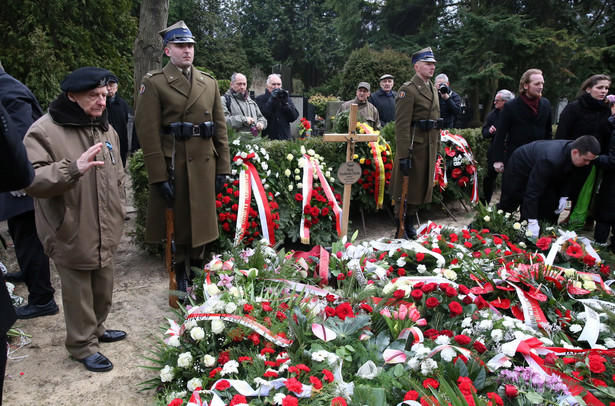 Ostatnie pożegnanie "Kamy", legendarnej łączniczki batalionu Parasol