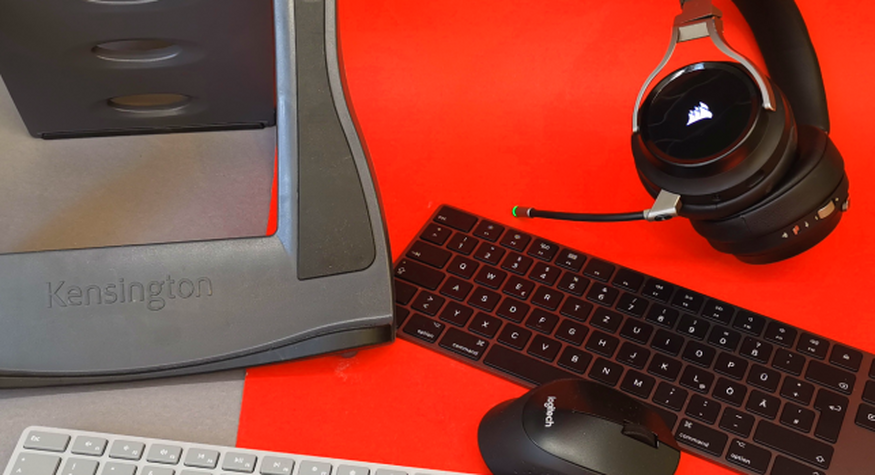 Perfektes Homeoffice für jedes Budget: Tastaturen, Screenbars,  höhenverstellbare Tische & Co.