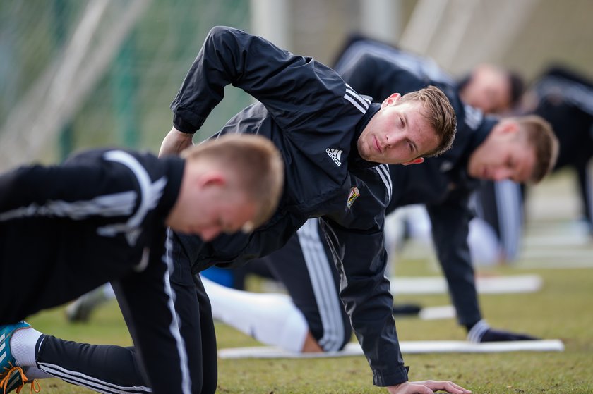 Piłkarz Śląska przyszedł pijany na trening! Wyleciał z klubu!