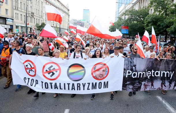 Marsz Powstania Warszawskiego organizowany przez stowarzyszenie Roty Marszu Niepodległości, 1 sierpnia 2022 r.