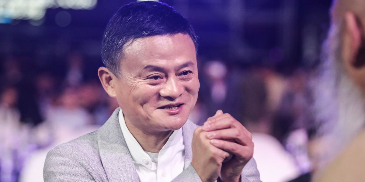 Jack Ma, jeden z najbogatszych Chińczyków, twórca Alibaby, zaangażował się w pomoc pracownikom służby zdrowia na świecie, walczącym z pandemią koronawirusa. Wysłał środki ochrony m.in. Stanom Zjednoczonym i Włochom. 