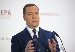 Miedwiediew w haniebny sposób atakuje Polskę. "Wspólnota politycznych imbecyli"