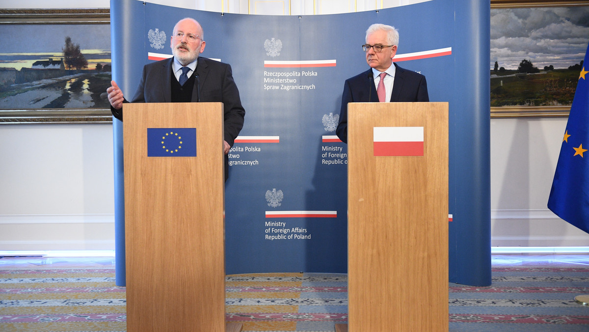 Polska i KE dążą do znalezienia kompromisu, który umożliwi zamknięcie sprawy art. 7 i przejście do realizacji ważnych wyzwań, przed jakimi stoi UE - mówili w dziś w Warszawie szef MSZ Jacek Czaputowicz oraz wiceszef KE Frans Timmermans.