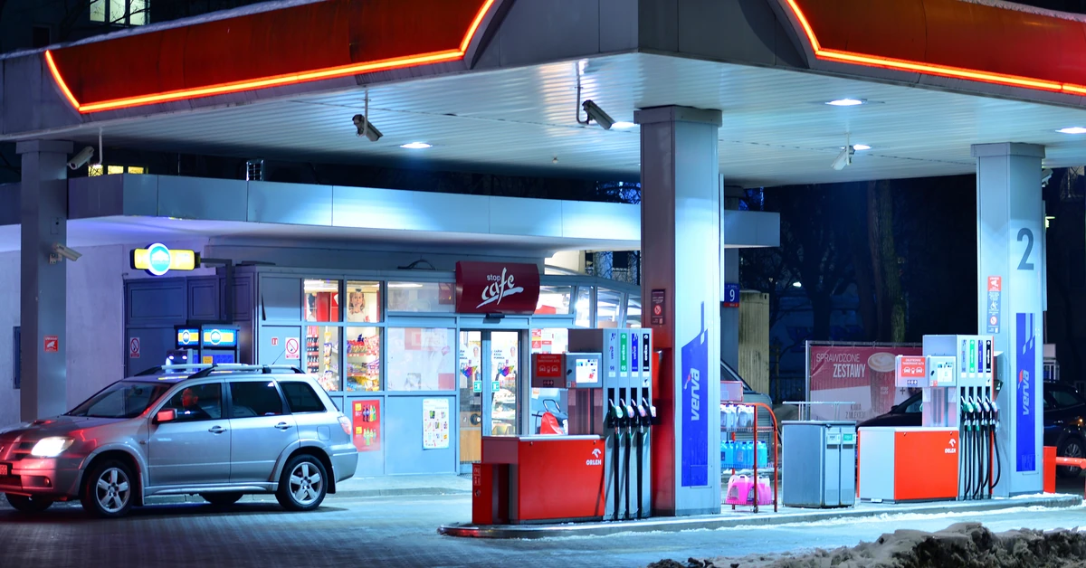 Kiedy paliwo na stacjach stanieje? Minister wskazuje konkretną datę