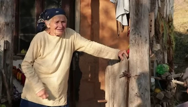 .On i supruga Rajna imaju i kravu pa i sir za prodaju