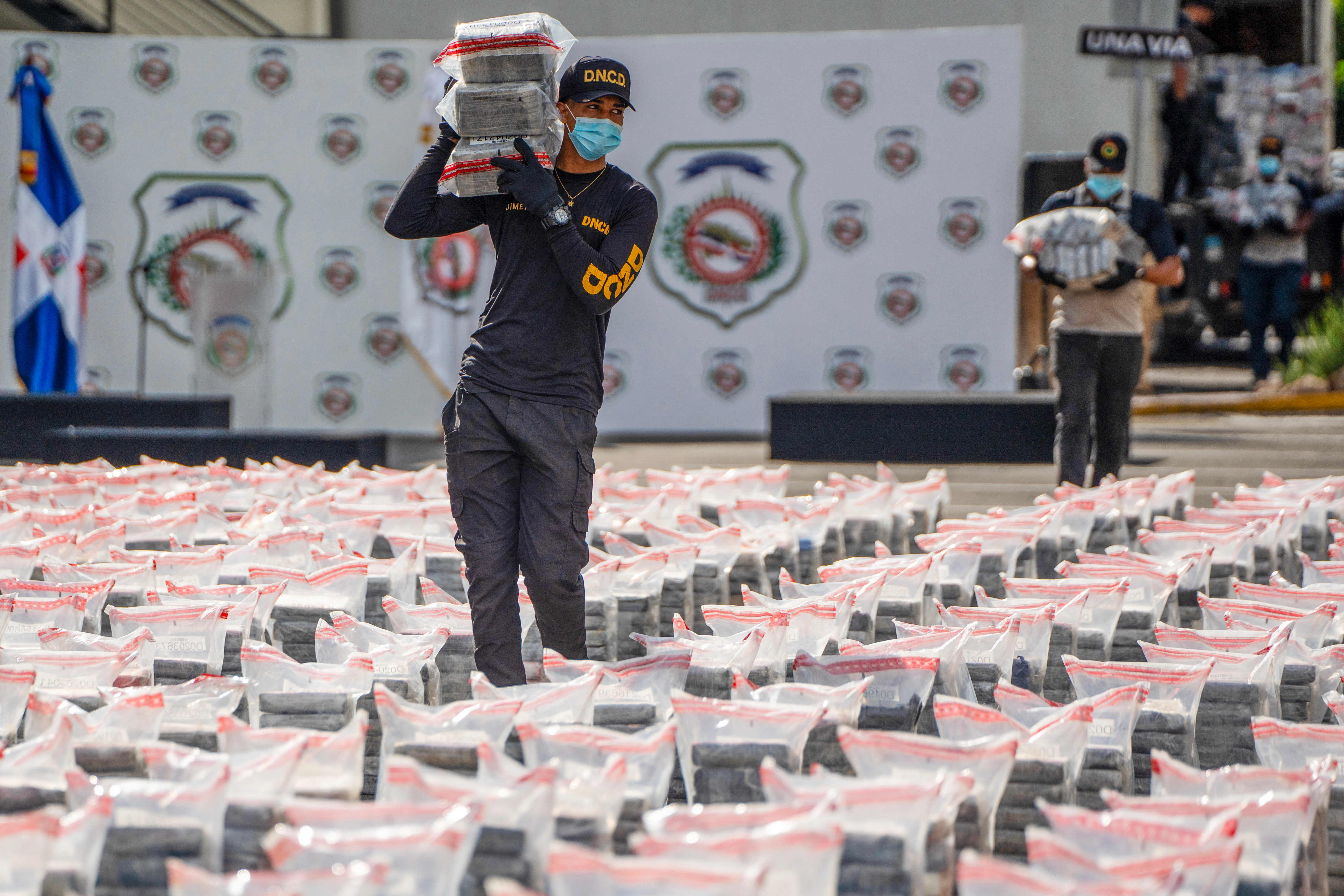 Racale: 78 kg di droga in stanza segreta, 3 arresti