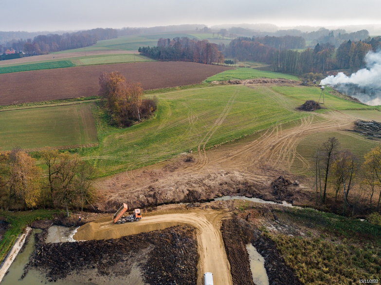 Budowa drogi ekspresowej S-1 - odcinek Dankowice - węzeł Suchy Potok - zdjęcia z drona - 15.11.2022 - autor: GDDKiA