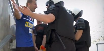 Piłkarz szarpał się z policją w obronie...