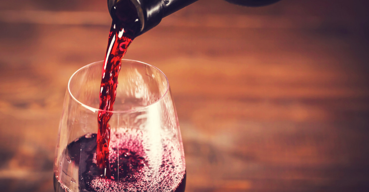Mały kieliszek pomoże ograniczyć ilość wypijanego wina