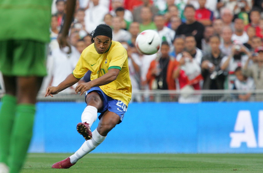 Ronaldinho skończył 35 lat! Zobacz specjalne urodzinowe wideo!