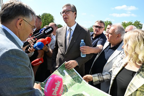 "VEROVATNO ĆE VLADA DA PODNESE OSTAVKU, NAKON TOGA RASPISUJEM IZBORE ZA POSLANIKE" Vučić: "Onda napuštam sve državne prostorije i pridružujem se listi Ujedinjena Srbija"