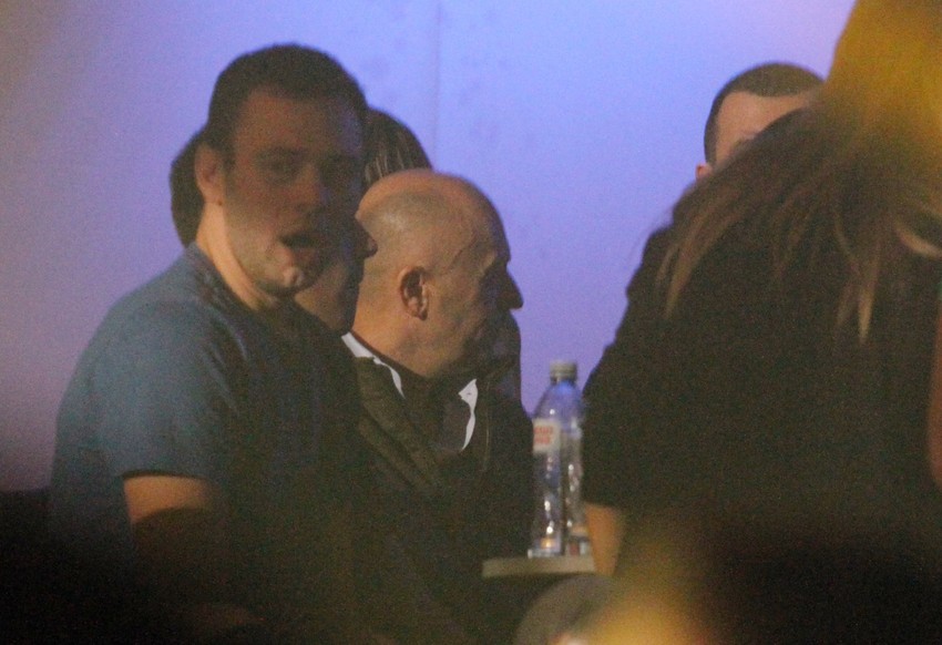 Pratio nastup iz lože: Kole s prijateljima