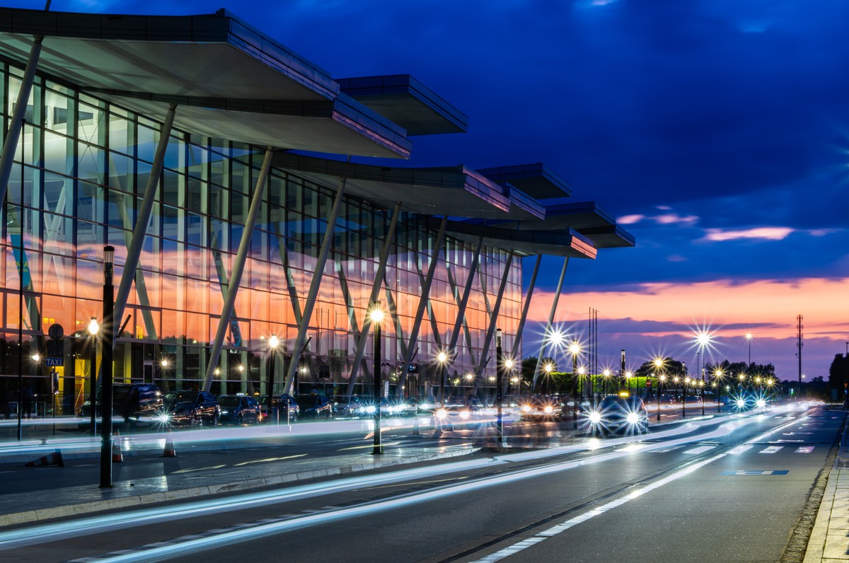 Port lotniczy we Wrocławiu wraca do życia. Docelowo dwa razy więcej pasażerów