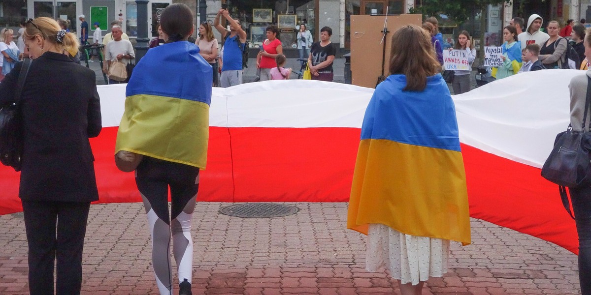 Ukrainscy uchodzcy protestuja w Łodzi przeciw rosyjskiej agresji na ich ojczyznę. 