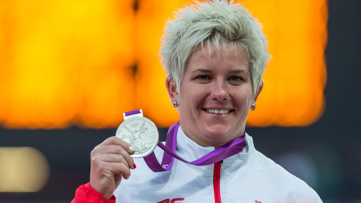 Anita Włodarczyk wspaniale reprezentowała Polskę podczas igrzysk olimpijskich w Londynie. Nasza zawodniczka zdobyła srebrny medal, przegrywając jedynie z Rosjanką Tatianą Łysenko. Na antenie TVN24 Włodarczyk mówiła już o przygotowaniach do kolejnych igrzysk.