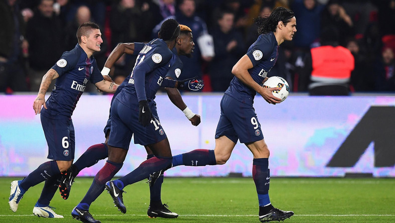 Dramatyczna pierwsza połowa i odrodzenie po przerwie. W hicie 17. kolejki Ligue 1 Paris Saint-Germain po dwóch golach Edinsona Cavaniego zremisowało z liderem z Nicei 2:2 (0:2). Z podziału punktów na Parc des Princes najbardziej ucieszyło się AS Monaco, które zbliżyło się do pierwszej drużyny Ligue 1 na jeden punkt.