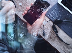 Ciemne strony nowych technologii, czyli czego lepiej nie mówić i nie robić przy wirtualnym asystencie