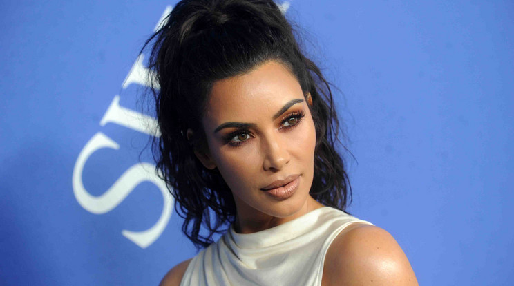 Kim Kardashian betört a sorozatiparba/Fotó: Northfoto