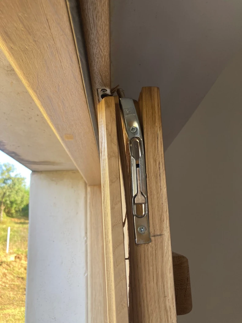 Obijena vrata manastira u Suvom Dolu na KiM