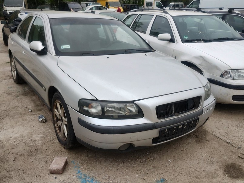 Volvo S80 z silnikiem Diesla 2.4 z 2002 roku kosztuje od 2500 zł