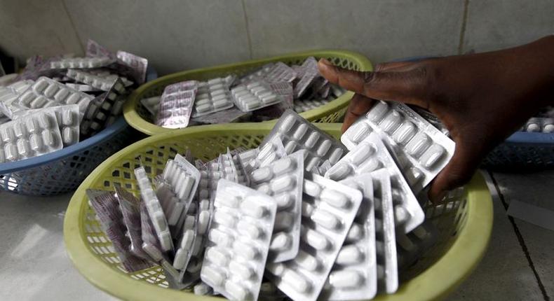 Ruth Munyao, a pharmacist, dispenses anti-retroviral (ARV) drugs at the Mater Hospital in Kenya's capital Nairobi, September 10, 2015.  REUTERS/Thomas Mukoya