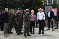 Tusk i von der Leyen przy granicy z Białorusią. "Subtelna gra z Rosją nie da sukcesu "