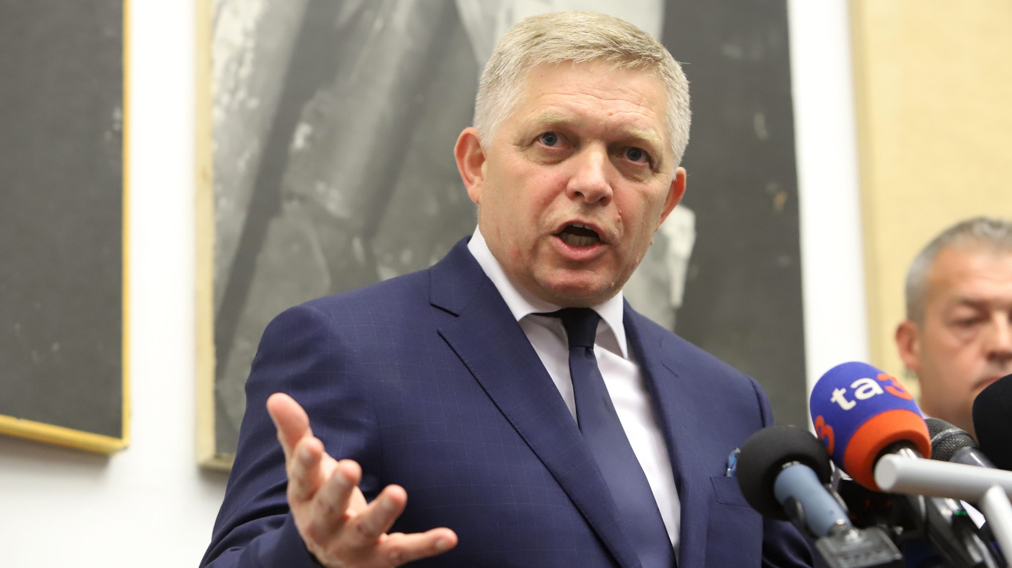 Predseda vlády SR Robert Fico (Smer-SD).