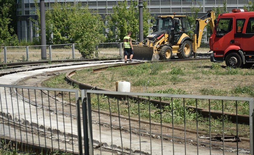 Po pięciu latach od przebudowy pętli Służewiec. Tramwajarze wymieniają nowe tory