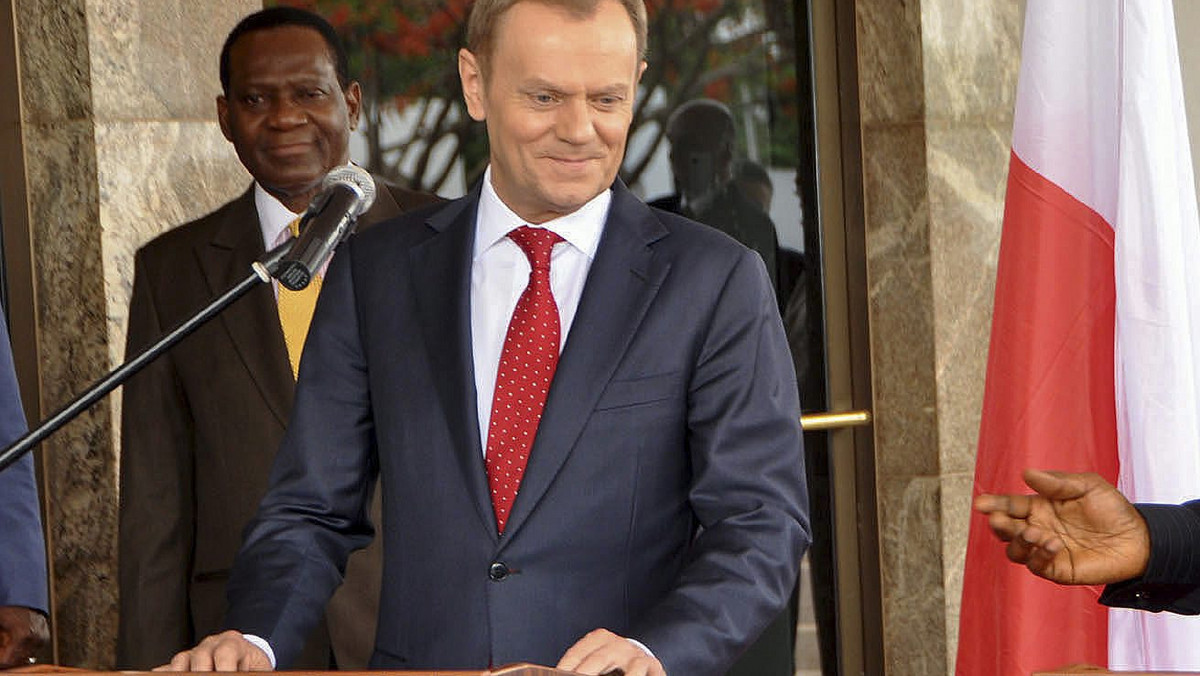 Polska chciałaby współpracować z Nigerią w sferze surowców naturalnych, głównie gazu, węgla i ropy, a także w budowie i modernizacji nigeryjskich rafinerii - powiedział premier Donald Tusk podczas dzisiejszej wizyty w Nigerii.