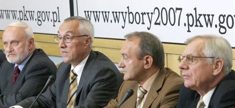 PKW: 33 komitety zarejestrowane, 2 usuwają wady, 1 rozwiązany