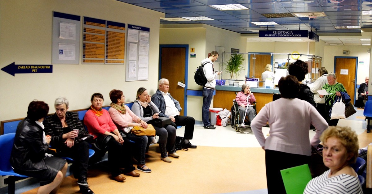 Nowa grupa pacjentów zyska prawo do leczenia bez kolejki. Zmiany w systemie NFZ coraz bliżej