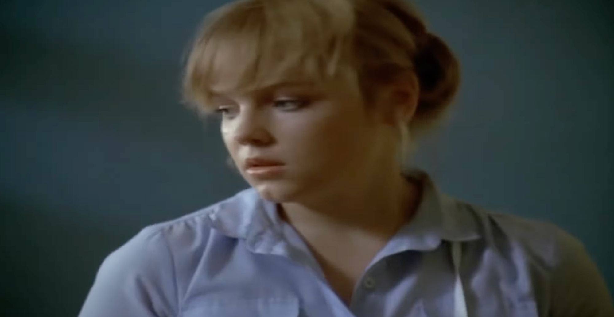 Česká herečka Veronika Jeníková vo filme Pásla kone na betóne.