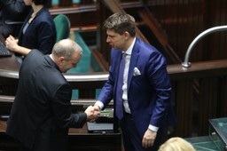 Program 500 plus: Nowoczesna i PSL proponują poprawki