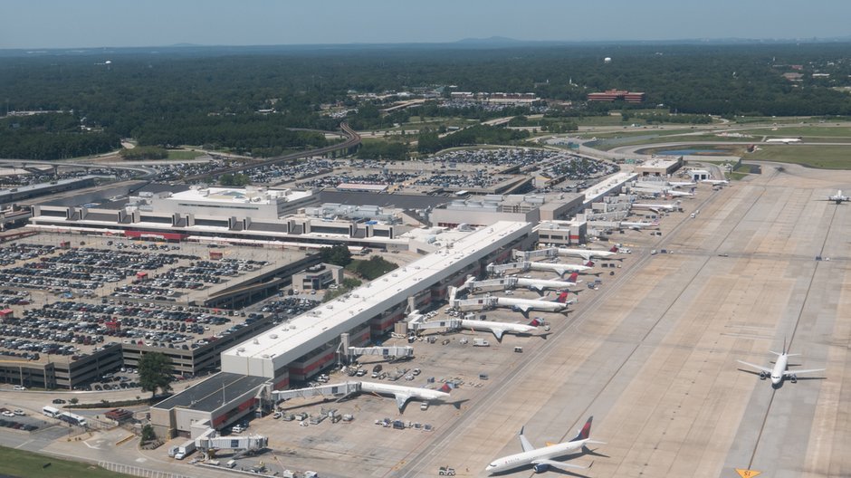 Widok z lotu ptaka na międzynarodowe lotnisko Hartsfield-Jackson w Atlancie