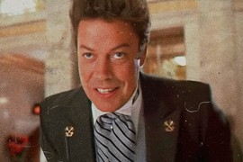 Omiljeni glumac zbog TEŠKOG MOŽDANOG UDARA ZAVRŠIO U KOLICIMA: Ponovo uči da govori i hoda, nove fotografije slamaju srca