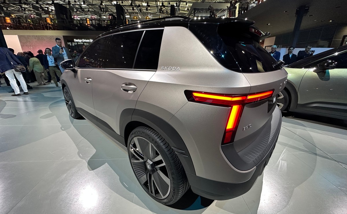 Nowa Skoda Epiq SUV tył samochodu lampa