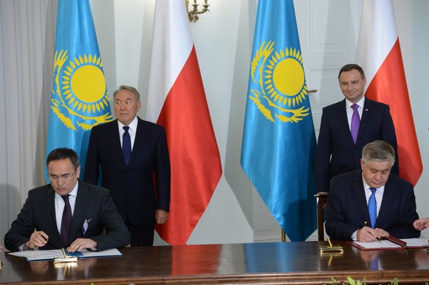 Prezydent RP Andrzej Duda i minister rolnictwa RP Krzysztof Jurgiel oraz prezydent Kazachstanu Nursułtan Nazarbajew i minister rolnictwa Kazachstanu Askar Myrzakhmetov