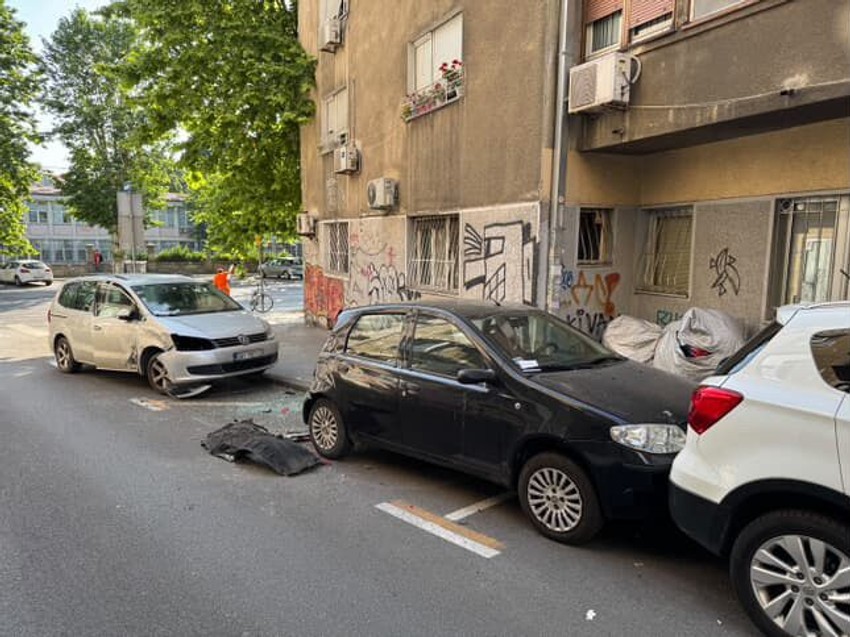 Saobraćajna nesreća na Starom gradu: Uništena četiri automobila
