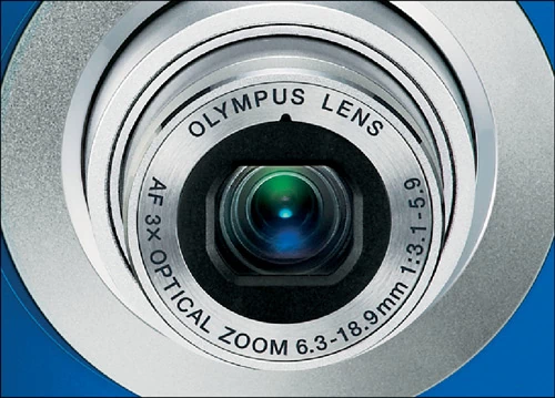 "Obiektyw Olympus od 6,3 mm do 18,9 mm, f3.1 do 5.9 (odpowiednik 36-108 mm w aparacie 35 mm)" - informacja ze strony producenta