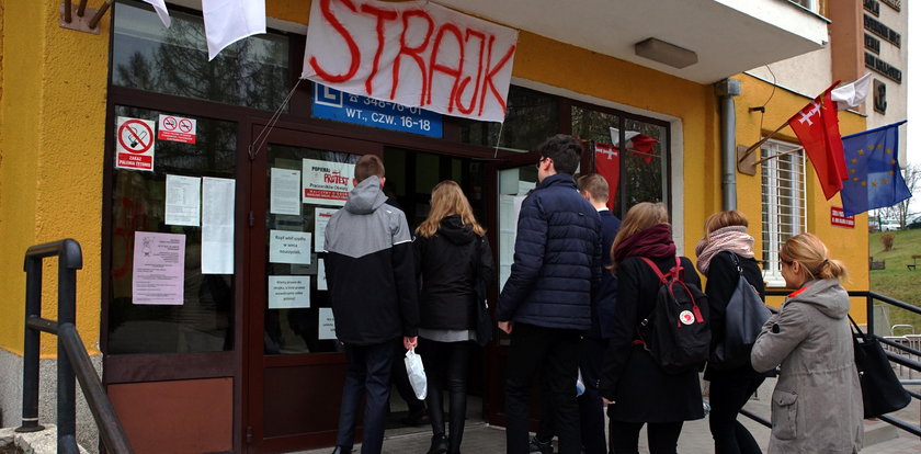 Nauczyciele znowu dostaną po kieszeniach za ubiegłoroczny strajk